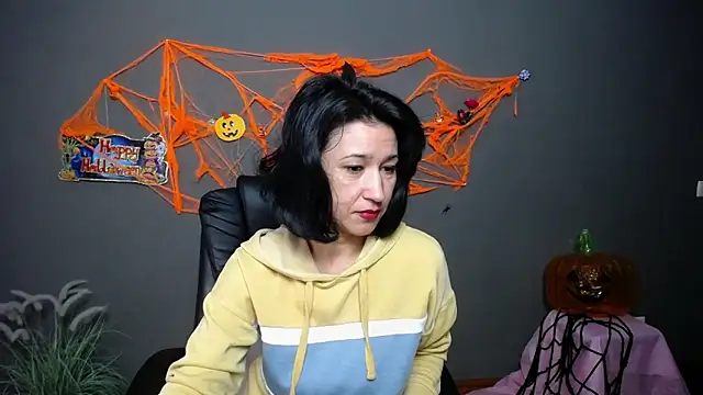 Snapshot of CameronEnns chatting on November 1, 2025, 7:21 am CameronEnns online show from November 1, 2025, 7:21 am