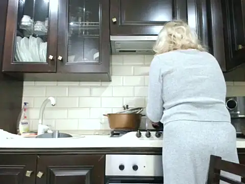 Snapshot of ButterflyBlondie chatting on November 17, 2025, 3:01 am ButterflyBlondie online show from November 17, 2025, 3:01 am