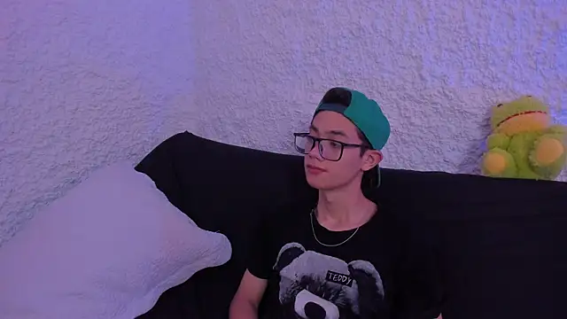 thiago kinghot online show from September 17, 2025, 1:57 pm