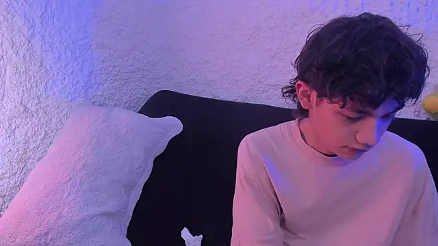 thiago kinghot online show from September 22, 2025, 4:47 am