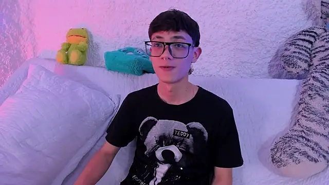 thiago kinghot online show from October 1, 2025, 4:40 am