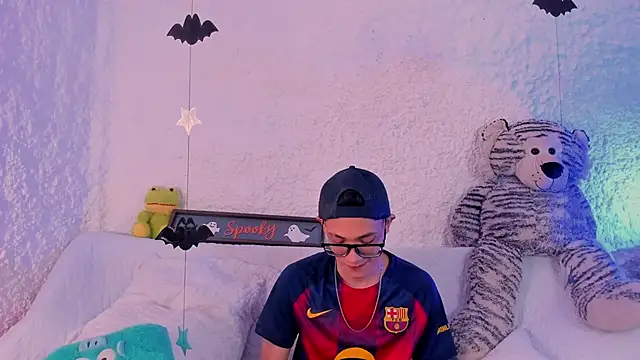 thiago kinghot online show from October 20, 2025, 5:19 am