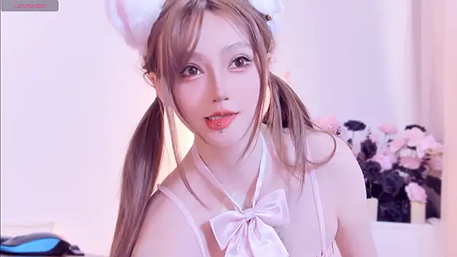 Snapshot of Miya-222 chatting on February 16, 2026, 6:42 am Miya-222 online show from February 16, 2026, 6:42 am