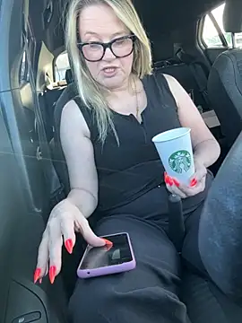 SuzieSub online show from March 3, 2026, 1:06 pm