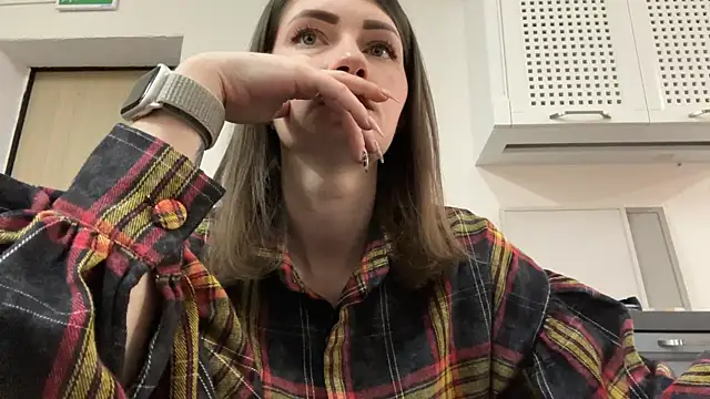 AshlyJoy online show from September 18, 2025, 7:43 am