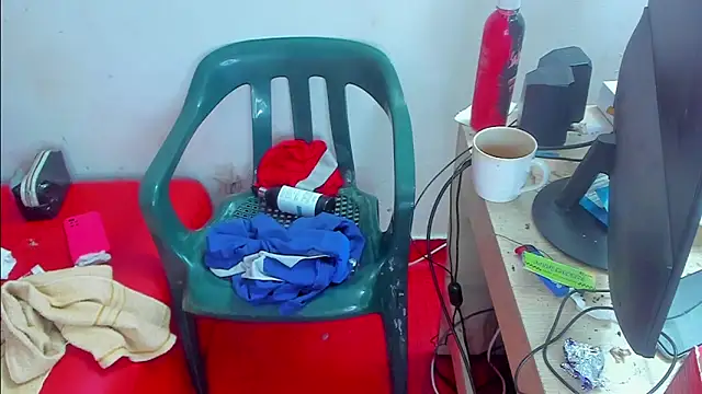 extreme hot crazy online show from December 17, 2025, 5:19 pm