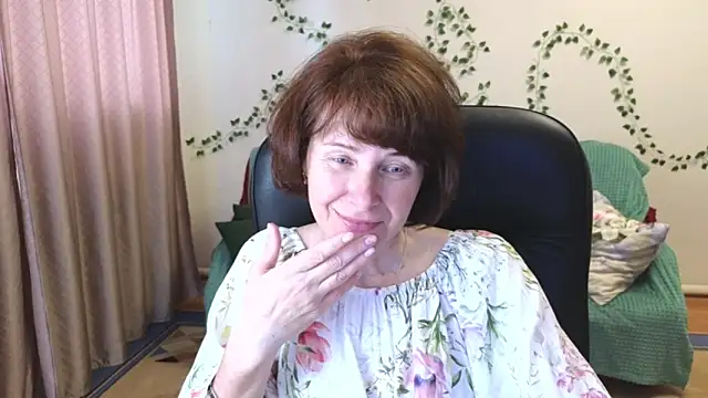 Lia Tito online show from June 17, 2026, 5:54 am