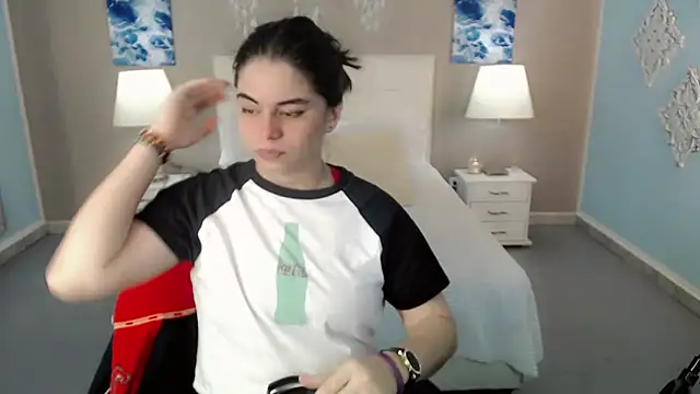 Snapshot of maddissonivanova chatting on October 20, 2025, 7:14 pm maddissonivanova online show from October 20, 2025, 7:14 pm