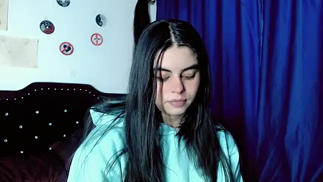 maddissonivanova online show from May 14, 2026, 9:32 pm