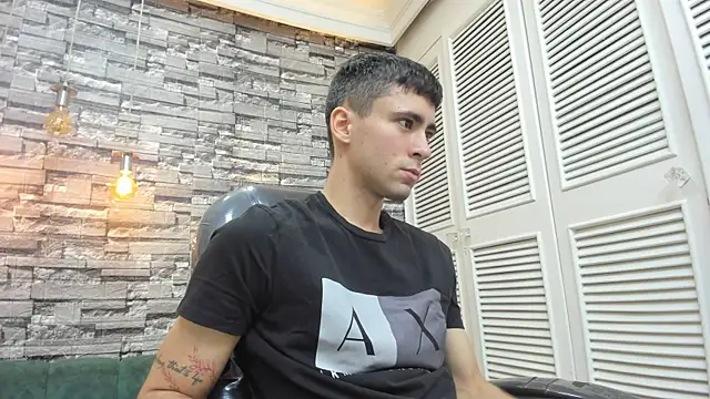 Snapshot of mike_whitee chatting on September 19, 2025, 5:09 am mike whitee online show from September 19, 2025, 5:09 am