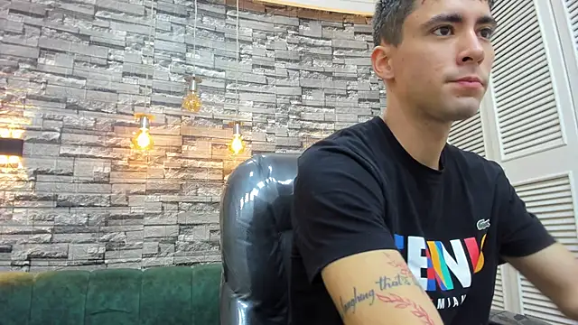 Snapshot of mike_whitee chatting on September 21, 2025, 11:56 am mike whitee online show from September 21, 2025, 11:56 am