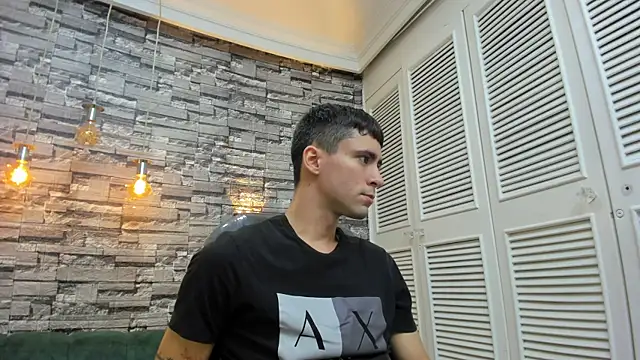 Snapshot of mike_whitee chatting on September 22, 2025, 8:05 am mike whitee online show from September 22, 2025, 8:05 am