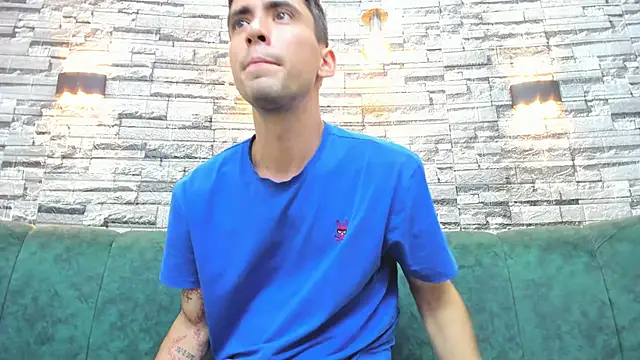 Snapshot of mike_whitee chatting on September 23, 2025, 5:49 pm mike whitee online show from September 23, 2025, 5:49 pm