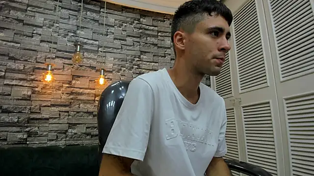 Snapshot of mike_whitee chatting on September 26, 2025, 7:12 am mike whitee online show from September 26, 2025, 7:12 am