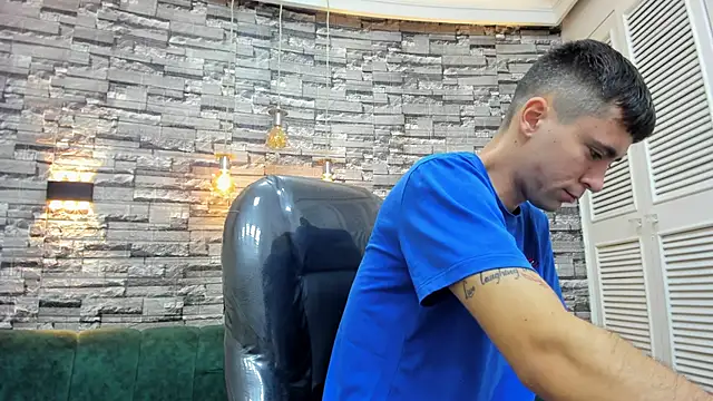 Snapshot of mike_whitee chatting on September 27, 2025, 9:36 am mike whitee online show from September 27, 2025, 9:36 am