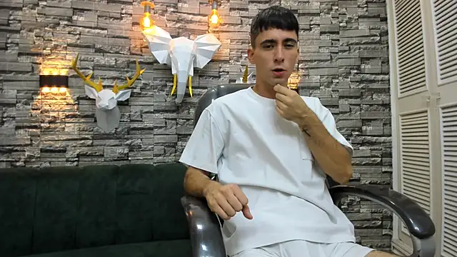 Snapshot of mike_whitee chatting on September 30, 2025, 6:29 am mike whitee online show from September 30, 2025, 6:29 am