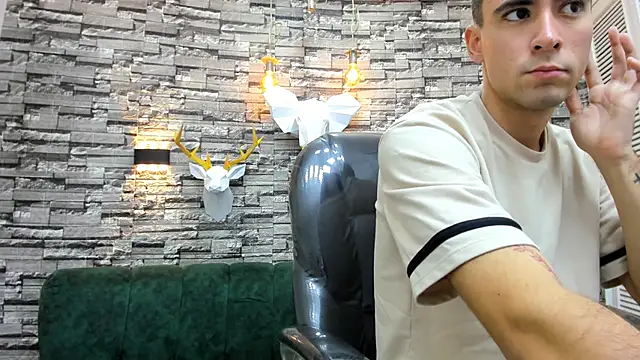 Snapshot of mike_whitee chatting on October 1, 2025, 6:52 am mike whitee online show from October 1, 2025, 6:52 am