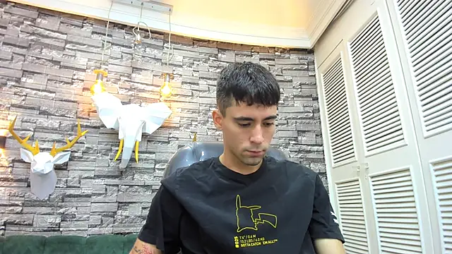 Snapshot of mike_whitee chatting on October 2, 2025, 5:58 am mike whitee online show from October 2, 2025, 5:58 am