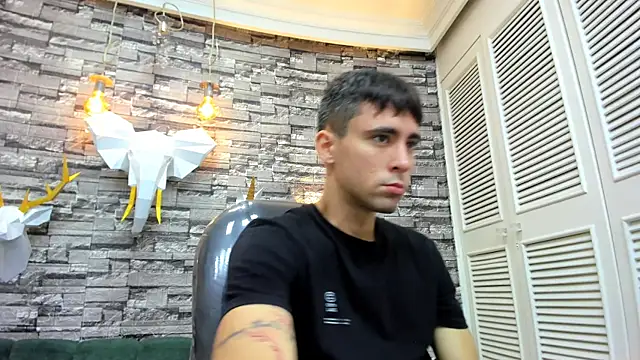 Snapshot of mike_whitee chatting on October 6, 2025, 9:18 am mike whitee online show from October 6, 2025, 9:18 am