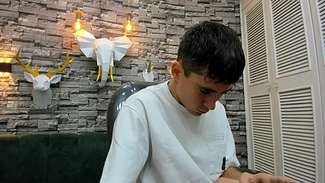 Snapshot of mike_whitee chatting on October 9, 2025, 8:01 am mike whitee online show from October 9, 2025, 8:01 am