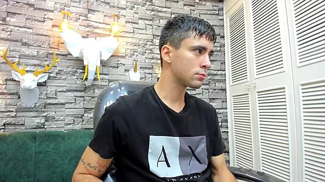 Snapshot of mike_whitee chatting on October 10, 2025, 6:56 am mike whitee online show from October 10, 2025, 6:56 am