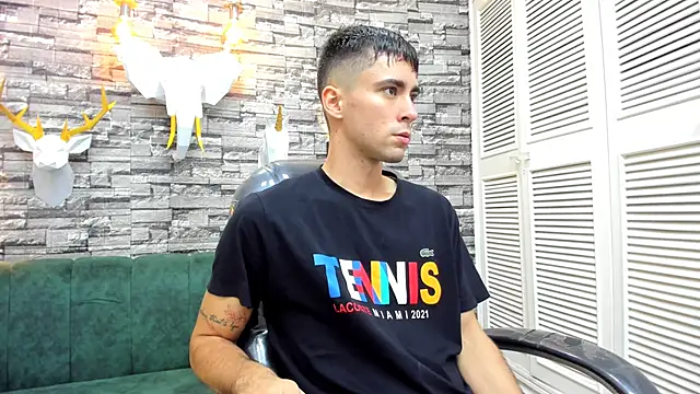 Snapshot of mike_whitee chatting on October 12, 2025, 1:43 pm mike whitee online show from October 12, 2025, 1:43 pm