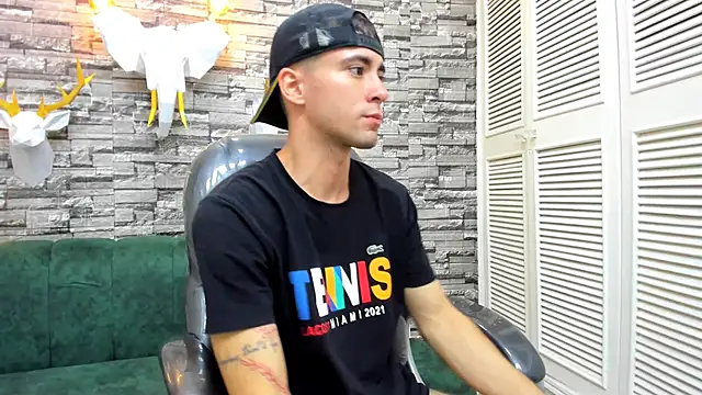 Snapshot of mike_whitee chatting on October 13, 2025, 7:30 am mike whitee online show from October 13, 2025, 7:30 am