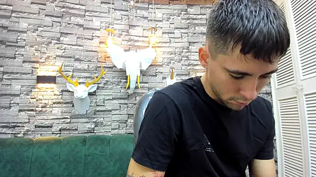 Snapshot of mike_whitee chatting on October 15, 2025, 8:25 am mike whitee online show from October 15, 2025, 8:25 am