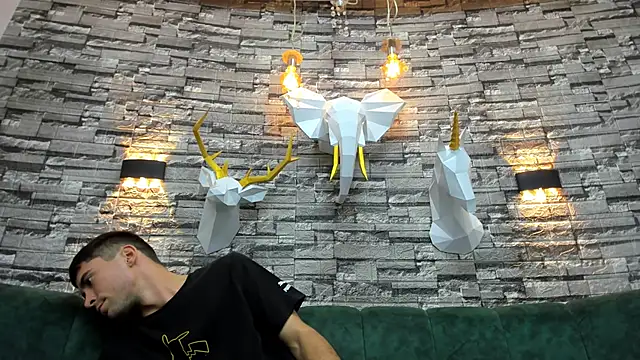 Snapshot of mike_whitee chatting on October 21, 2025, 3:35 pm mike whitee online show from October 21, 2025, 3:35 pm