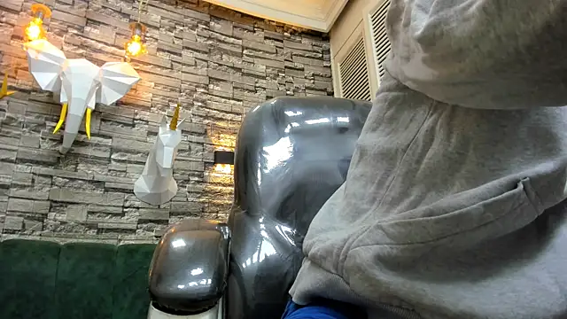 Snapshot of mike_whitee chatting on October 22, 2025, 12:49 pm mike whitee online show from October 22, 2025, 12:49 pm