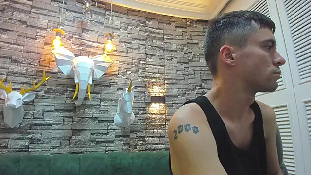 Snapshot of mike_whitee chatting on October 28, 2025, 10:30 am mike whitee online show from October 28, 2025, 10:30 am