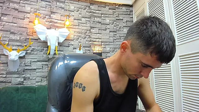 Snapshot of mike_whitee chatting on October 29, 2025, 5:42 am mike whitee online show from October 29, 2025, 5:42 am