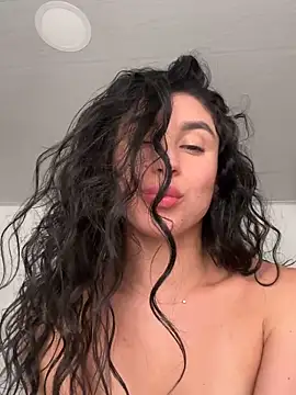 MonicaSalvatore online show from February 1, 2026, 11:47 pm