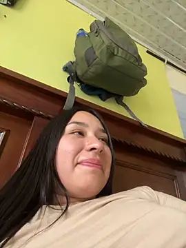 BELLAALEJA online show from October 3, 2025, 8:17 pm