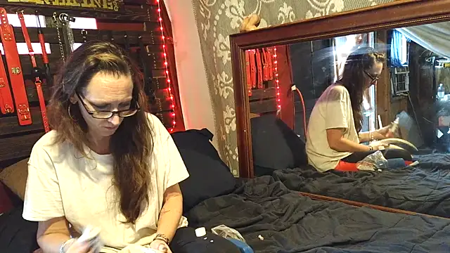 Snapshot of vivianlayne chatting on October 7, 2025, 4:04 pm vivianlayne online show from October 7, 2025, 4:04 pm