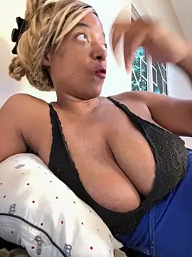 iriebusty online show from April 16, 2026, 11:22 am