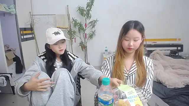 Snapshot of Babygirls523 chatting on October 23, 2025, 12:48 pm Babygirls523 online show from October 23, 2025, 12:48 pm