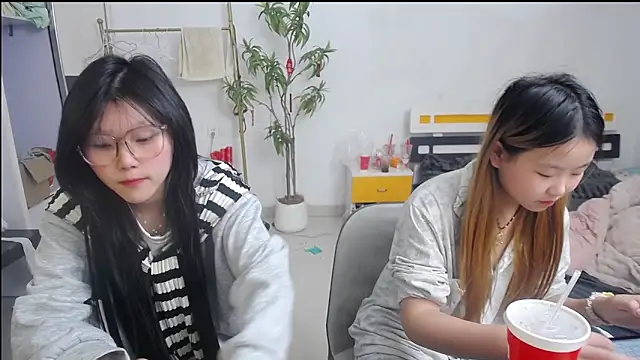 Snapshot of Babygirls523 chatting on October 27, 2025, 5:17 pm Babygirls523 online show from October 27, 2025, 5:17 pm