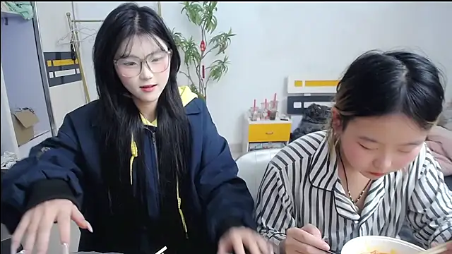 Snapshot of Babygirls523 chatting on October 31, 2025, 2:40 pm Babygirls523 online show from October 31, 2025, 2:40 pm