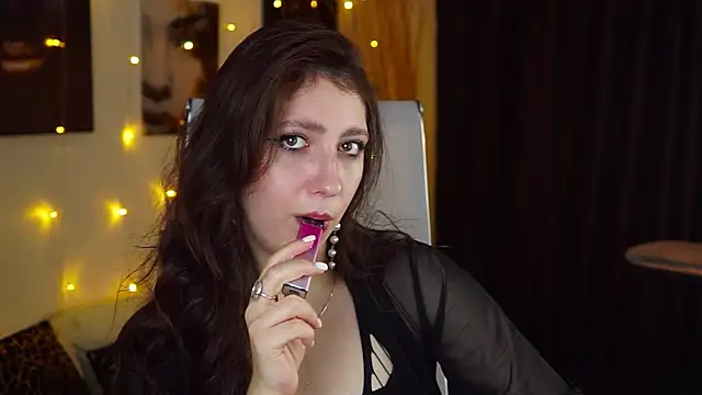 Mary Miiller online show from November 26, 2025, 10:16 am