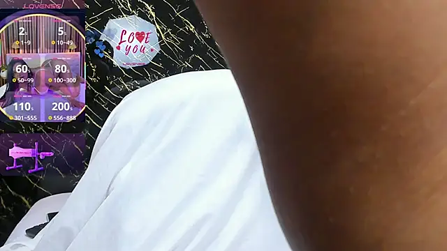 Snapshot of emma_liz2 chatting on October 6, 2025, 11:29 am emma liz2 online show from October 6, 2025, 11:29 am