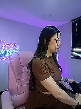 Alice Vixen online show from September 24, 2025, 12:30 pm