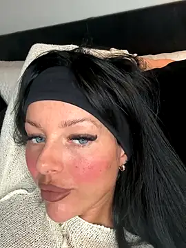 juicylucie online show from October 16, 2025, 10:55 pm