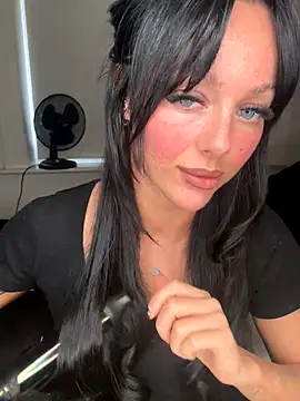 juicylucie online show from November 1, 2025, 11:45 am