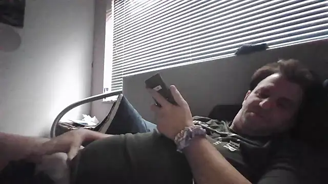 Snapshot of JasperGeil chatting on October 6, 2025, 1:30 pm JasperGeil online show from October 6, 2025, 1:30 pm