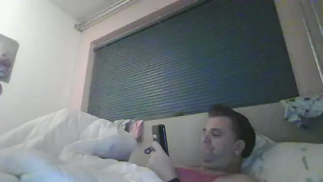 Snapshot of JasperGeil chatting on October 22, 2025, 9:25 pm JasperGeil online show from October 22, 2025, 9:25 pm