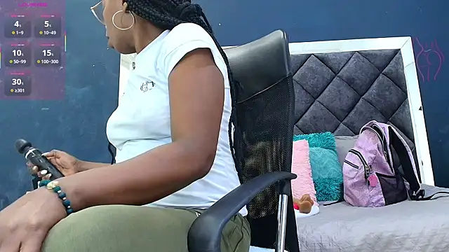 Snapshot of ebony__jheim chatting on October 2, 2025, 12:01 pm ebony jheim online show from October 2, 2025, 12:01 pm