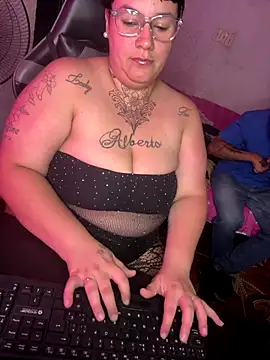 valen1891 online show from December 16, 2025, 3:33 am