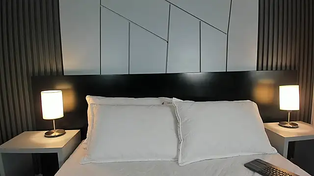 fernanda aram  online show from September 24, 2025, 3:04 pm