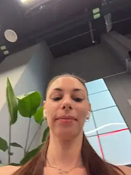 Amelie Crosby online show from July 24, 2026, 2:04 pm